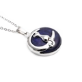 Collier avec pendentif lune et chat bleu foncé sur chaîne argentée fond blanc - Pendentif Chat Lune / Bleu Foncé/Lapis-Lazuli