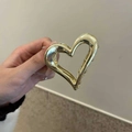 Elegante pinza de pelo de metal dorado con forma de corazón y diseño minimalista hueco - Corazón / Dorado