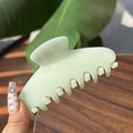 Detail of mint green acetate hair claw clip showing translucent texture and smooth teeth - Jelly Green - 7 Teeth Claw