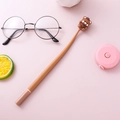 Penna neutra creativa a forma di orsetto marrone con cappuccio in silicone su sfondo rosa - Testa oscillante / Marrone / Forma di orso