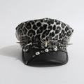 Gorra punk con estampado de leopardo blanco y negro y colgante de araña plateado - M (56-58cm) / Leopardo Negro (Araña De Circonita)
