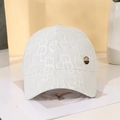 Weiße Jacquard-Baseballkappe für Damen mit M-Metallschnalle und Luxus-Lettermuster - M (56-58cm) / Weiß