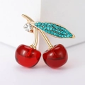Broche cerise avec fruits rouges et feuille en strass turquoise sur base dorée - Cerise Rouge (MM-BR-3784-Rouge-RD)