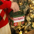 Scatola regalo di Natale festiva in latta con motivo Babbo Natale e maniglia in metallo. - Quadrato / Verde