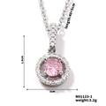 Vista dettagliata della collana d'argento con ciondolo rosa e misure specifiche del gioiello - Stile Halo Rotondo Rosa (N01123-1)