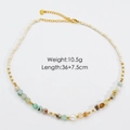 Dettaglio di una collana di perline con peso 10,5 g e lunghezza di 36+7,5 cm regolabile - Stile Perla con Perline in Pietra Naturale