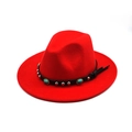 Dettaglio cappello cowboy in feltro rosso con pietre turchesi e borchie argento - M (56-58cm) / Edizione Standard / Rosso
