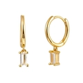 Elegante goldene Creolen mit rechteckigem Zirkonia-Anhänger auf weißem Hintergrund - Gold + Klarer Zirkon