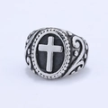 Anello con sigillo vintage in acciaio inossidabile da uomo con croce lucida in argento - US 7 / Stile Croce a Voluta Vintage (14307)