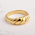 Polierter Goldring im Croissant-Design mit gedrehter Textur für Damen - US 5 / Gold