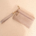 Beige gewebte Sommer-Stroh-Clutch mit Doppelreißverschluss und praktischer Handschlaufe - Khaki