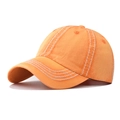 Primer plano detallado de gorra de béisbol naranja con costuras blancas en contraste - M (56-58cm) / Amarillo Denim