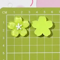 Size detail of 3cm yellow-green translucent resin cherry blossom charms with glitter - Green