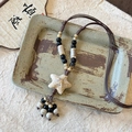 Collar de cerámica artesanal con colgante de estrella de mar beige y flecos de cuentas - Estrella de Cerámica Blanca