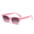 Stylische Cateye-Sonnenbrille in Pink mit lila Verlaufsgläsern auf weißem Grund - Jelly Rosa Verlaufsgläser Grau