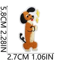 Makro-Detail von Cartoon-Hunde-Stickerei-Patch mit den Maßen 5,8 cm x 2,7 cm - US 1