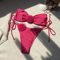 Bikini palabra de honor rosa con flores 3D y braguita de lazo sobre fondo de tela - S / Rosa Rojo