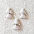 Tre decorazioni a forma di angelo in feltro bianco con cuciture marroni per albero di Natale - Set da 3 Pezzi Angelo