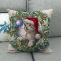 Housse de coussin Noël en lin avec chat gris dans une couronne sur fond bois - Chat Gris & Grain de Bois Flocon de Neige