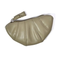 Porte-monnaie croissant vert olive en cuir matelassé avec fermeture à glissière en métal - Vert