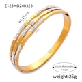 Bracciale a tre strati placcato oro 18K con pavé di zirconi cubici scintillanti - Bracciale Rigido Dorato con Strass Incrociati (Z123)