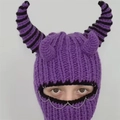 Cagoule tricotée violette avec cornes de diable et chaînes punk pour Halloween - 57-59cm / Chapeau de Corne de Boeuf Violet