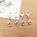 Helle silberne Zinklegierung Doppel-Karabinerverschlüsse für DIY-Schmuck auf Holzgrund - Doppelkopf-Karabinerverschluss / Weißgold
