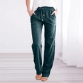 Détail de la taille élastique à cordon et des poches du pantalon large en lin bleu marine - S / Vert malachite