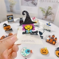 Dettaglio fermaglio per capelli a forma di cappello da strega glitterato con capelli viola - Strega 3D