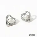 Pendientes de corazón plateados con cristales blancos y perlas centrales elegantes - Plateado (PD3303)