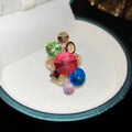 Vista detallada de los anillos de circón de múltiples capas en un elegante estuche verde - Piedra Preciosa Facetada Multicolor Oro (10#)