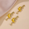 Pendenti luna e stella dorati con pietra in resina gialla e micro-intarsio in zircone - Giallo