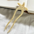 Star-shaped acetate U-shaped hair pin with cream marble texture for elegant hairstyles - Creamy Floral