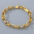Dettaglio del bracciale a maglie miste oro e argento con chiusura a moschettone su grigio - Bracciale 20CM / Bracciale Bicolore Oro e Acciaio