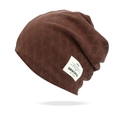 Bonnet en tricot marron avec texture en losanges et étiquette en tissu pour l'hiver - café
