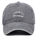 Berretto da baseball in denim grigio scuro lavato con ricamo Nelson BC bianco - Grigio
