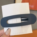 Pinza para el pelo ovalada azul marino mate con agarre sin marcas en tarjeta - Azul marino