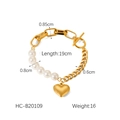 Vue détaillée du bracelet perle avec pendentif cœur, chaîne dorée et fermoir à bascule - Bracelet de Surpiqûres de Perles Coeur Doré (HC-B20109)