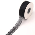 Dettaglio di un rotolo di 25 iarde di nastro in pizzo nero con motivo floreale mesh - Un rotolo / Nero