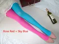 Détail de collants en velours rose rose et bleu ciel montrant le contraste de couleur - Entrejambe fermé / Rose rouge+Bleu ciel