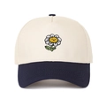 Gorra de béisbol con bordado de margarita y sonrisa, corona crema y visera azul marino - Marfil y Azul Marino