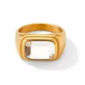 Anello a fascia larga placcato oro 18K con grande zircone verde di forma rettangolare - US 6 / Zirconia Bianca