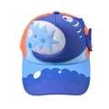 Détail d'une casquette requin pour enfant avec ailerons 3D et maille orange respirante - Requin-Casquette de baseball
