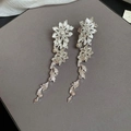 Élégantes boucles d'oreilles fleurs argentées avec zircons et perles en style floral - Style Pompon Feuille Liée Florale Rétro Argenté