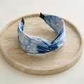 Cerchietto largo vintage in tessuto blu tie-dye con stampa floreale pittura a olio - Zircone Blu Chiaro