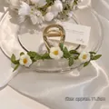 Elegant 11.5cm golden metal hair claw clip with white embroidered flowers and green leaves - Flower Vine Claw Three Daisies