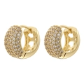 Détails macro de créoles dorées avec micro-pavage en zircon et motifs cœur ajourés - Base Dorée Zircon Blanc 1 Paire