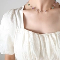 Collier en pierres naturelles colorées avec petits éclats de cristal sur chaîne dorée - Collier / 40+5cm / Multicolore Or