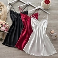 Elegante Satin-Nachthemden mit Spitze in Schwarz, Weinrot und Weiß mit gekreuzten Trägern - S / Rot+Weiß+Schwarz