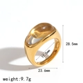 Anillo de acero dorado con resina ámbar ovalada y especificaciones de tamaño detalladas - Estilo Ámbar Transparente (TR4526-TR) / Dorado con Ámbar